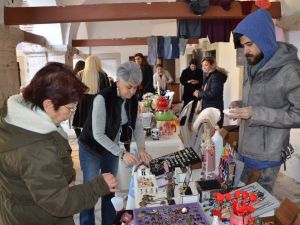 Kuşadası’nda el sanatları yeni yıl pazarı açıldı