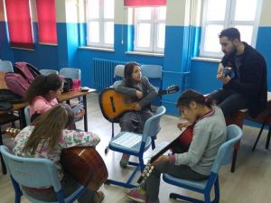 Gitar ve bağlama kursuna ilgi