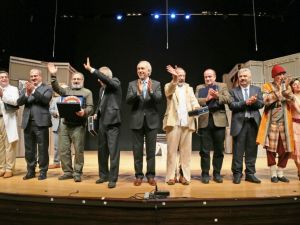 Kütahya’da Komik-İ Şehir Naşit Bey tiyatro gösterimi