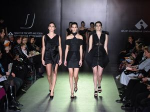 Modacı öğrencilerin defilesine büyük ilgi