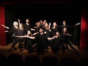 Bayraklı Belediye tiyatrosu perdelerini 5 oyunla açıyor