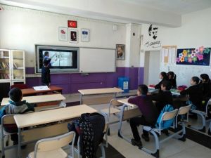 Zafertepeçalköy ilk ve Ortaokulu’na ’Beyaz bayrak’ sertifakısı