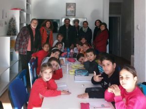 Bodrum Şehir Tiyatrosu sanatçıları Karaovalı öğrencilerle buluştu