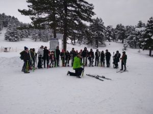 Öğrencilerin kayak keyfi