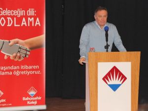 Bahçeşehir Uğur Eğitim Kurumları Başkanı Enver Yücel, velilerle buluştu