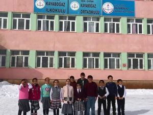 Manisa’dan gönderilen kitaplar Van’a ulaştı