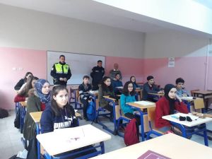 Lise öğrencilerine trafik eğitimi