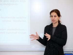 "Kadınlar ve erkekler krizden eşit etkileniyor"