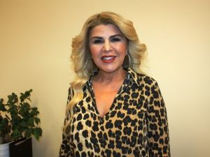 Ünlü astrolog Nuray Sayarı Diyarbakırlı sevenleriyle bir araya geldi