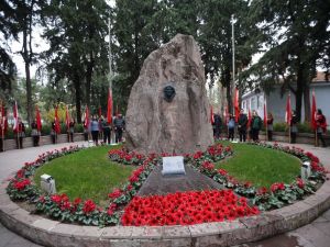 Onlarca kişi Zübeyde Hanım’ı anmak için mezarı başındaydı