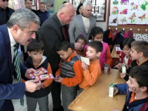 Başkan Alıcık’tan karne hediyesi lunapark bileti