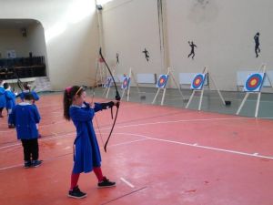 İlkokul öğrencilerine Geleneksel Türk Okçuluğu kursu