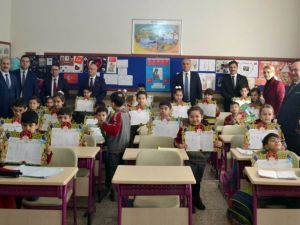 Manisa ilçelerinde karne sevinci