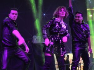 İrem Derici Kocaeli’de hayranlarını coşturdu