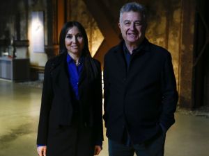 Sanata ev dekorasyonu olarak bakıp, sanatçıdan satın alıyoruz