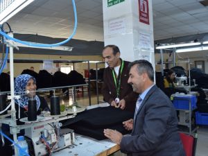 Tekstil fabrikası işçileri tekrar işbaşı yapıyor