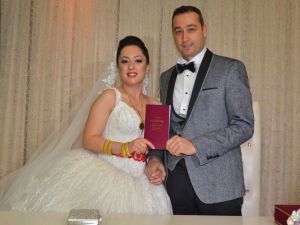 Basın camiasının güler yüzlü delikanlısı Turaba, bekarlığa veda etti