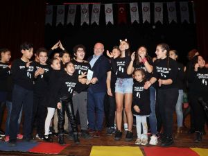 Çocuklar hem güldürdü hem düşündürdü