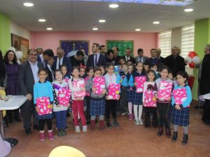 Emet’te 2 okula daha kütüphane