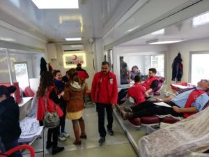 Kan vererek hayat kurtardılar