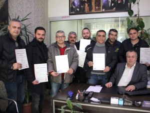 Salihli’de emlakçılar belgelerini aldı