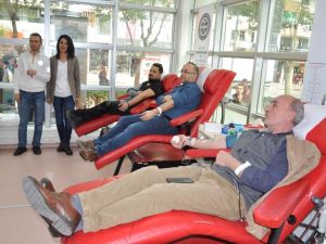 Hayat veren eller kan bağışında bulundu