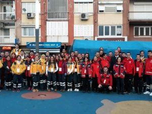 98 sağlıkçı binlerce kişiye hizmet verdi