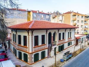 Metruk bina yeni haliyle göz kamaştırdı