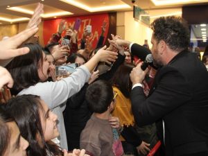 Bora Duran hayranlarıyla buluştu