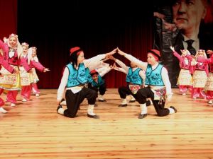 Konak’ta halk oyunları şenliği