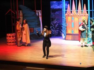 Bodrumlu çocuklar ‘Çizmeli Kedi’yi çok sevdi