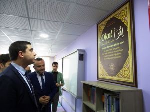 Liseye zenginleştirilmiş kütüphane