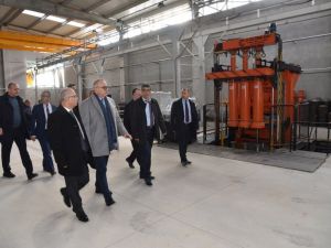 Başkan Ergün kilit parke taş fabrikasını gezdi