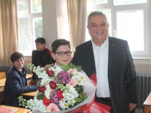 Özer Kayalı, küçük başkanın davetini geri çevirmedi