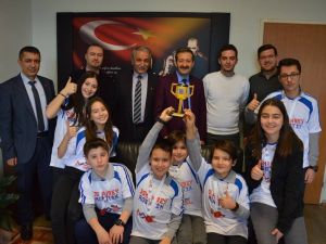 Robotik kodlama öğrencilerine ‘İlham verici takım ödülü’