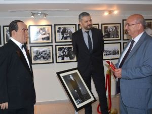 Kıbrıs Milli Eğitim ve Kültür Bakanı Özyiğit’ten sergi ziyareti