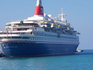 Türkiye’ye gelen yılın ilk turist gemisi Kuşadası Limanı’na yanaştı