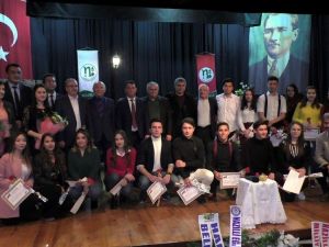 Nazilli Lisesinden anne ve babalara özel şiir ve müzik gecesi