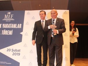 “Eğitimde Onur Ödülü” Fahamettin Akıngüç’ün oldu