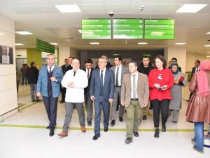 Vali Deniz hastaneleri ziyaret etti