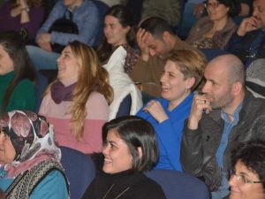 Cem İşçiler’den Aliağa’da kahkaha tufanı