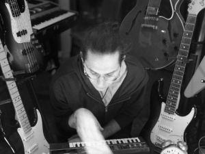 Murat Kılıkçıer’in müzik projesi In Hoodies’in yeni albümü yayında