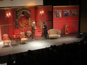 Ünlü tiyatrocu Behzat Uygur: “Tiyatronun bir araç olarak kullanılması beni rahatsız ediyor”