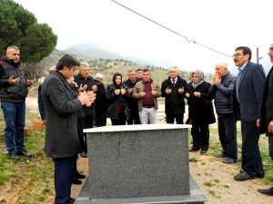 Manisa’da mahalle muhtarından şehitler için anıt