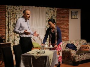 Turgutlu’da ‘9 Canlı’ tiyatro oyunu beğenildi