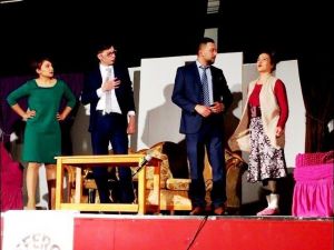 Sarıgöllü gençlerin tiyatro oyunu büyük beğeni topladı