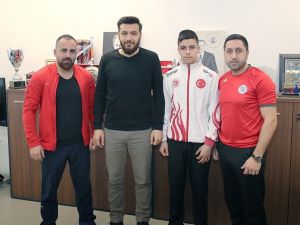 Arnavutköylü genç boksör İrlanda’da şampiyonluk peşinde