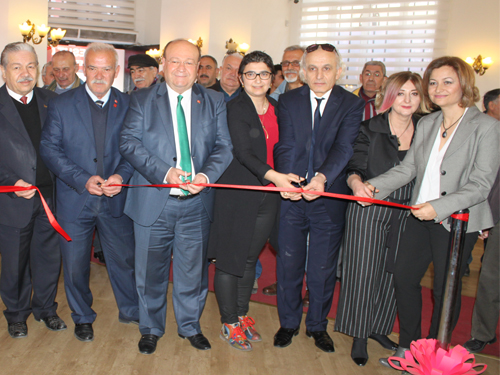 Efeler’de “Elibelinde 1” sergisi sanatseverlerin beğenisine sunuldu