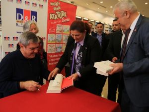 Başkan Çerçioğlu, Yılmaz Özdil’e ’Mustafa Kemal’ kitabını İmzalattı