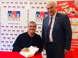 Yılmaz Özdil hayranları Forum Aydın’a akın etti